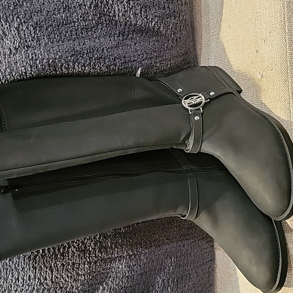 Boots - Picture 2 of 3